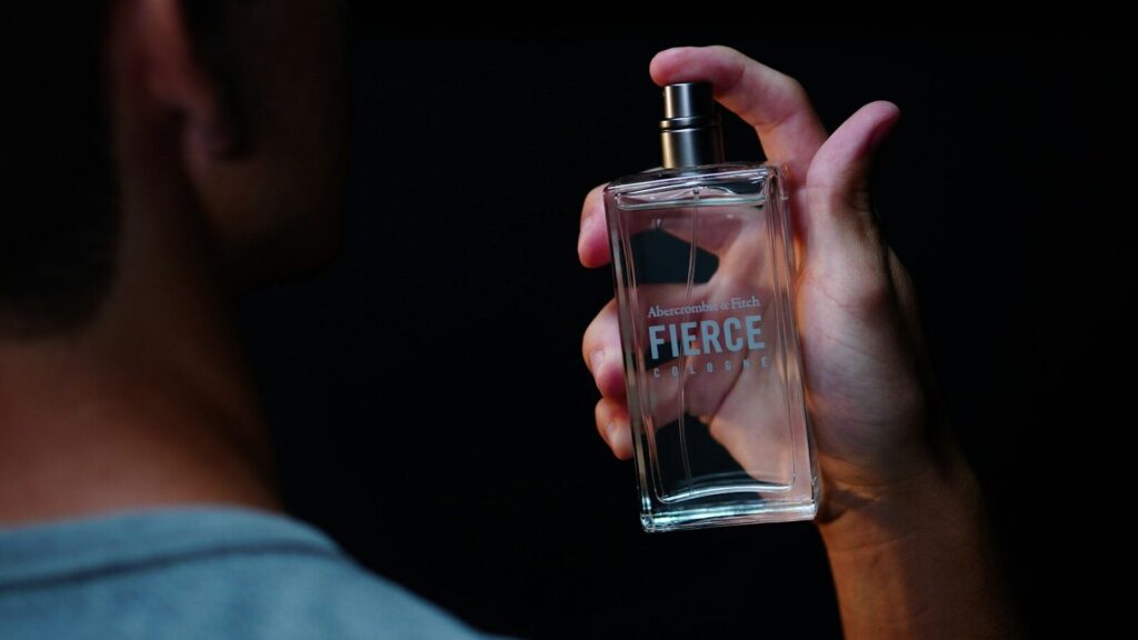 Perfume and Skin Chemistry: Why the Same Fragrance Smells Different on Everyone