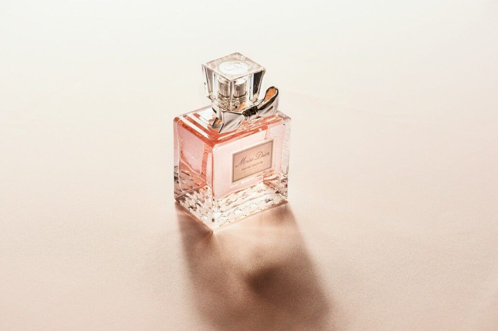 How to Buy Perfume Online Without Smelling It First